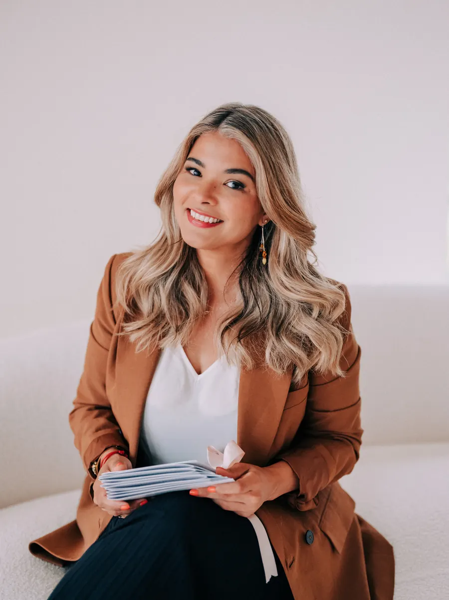 Fotograaf Angie Peralta in haar daglichtstudio